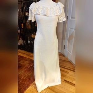 Vintage 1970's Evelyn Pearson Off the shoulder Lace Trimmed Terry Cloth Dress